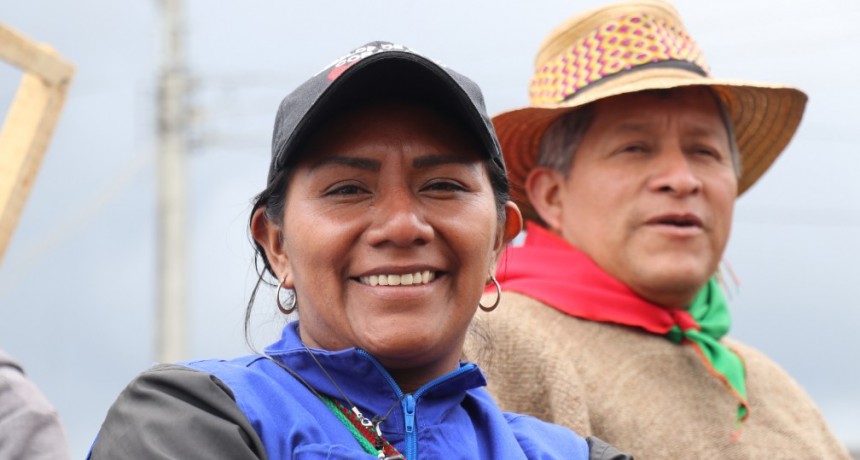 Mujer Nasa, cuidadora del territorio y tejedora de vida