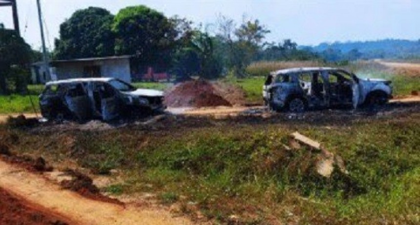 Dos vehículos de la ONU incinerados en Puerto Nuevo, San José del Guaviare
