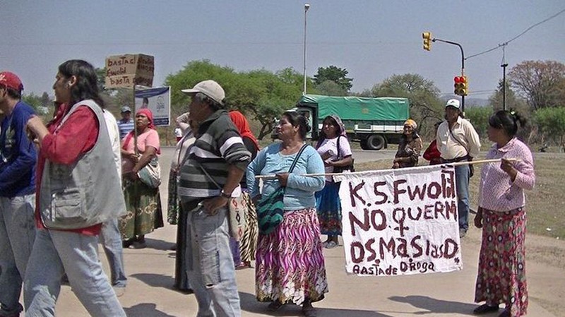 Inhalar nafta y morir