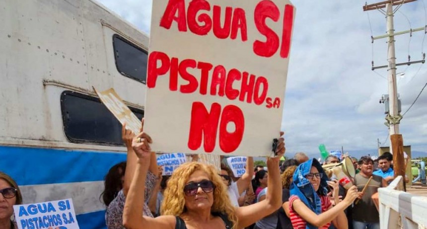 La Rioja: un pueblo sin agua, agronegocio y el litio como espejito de color.