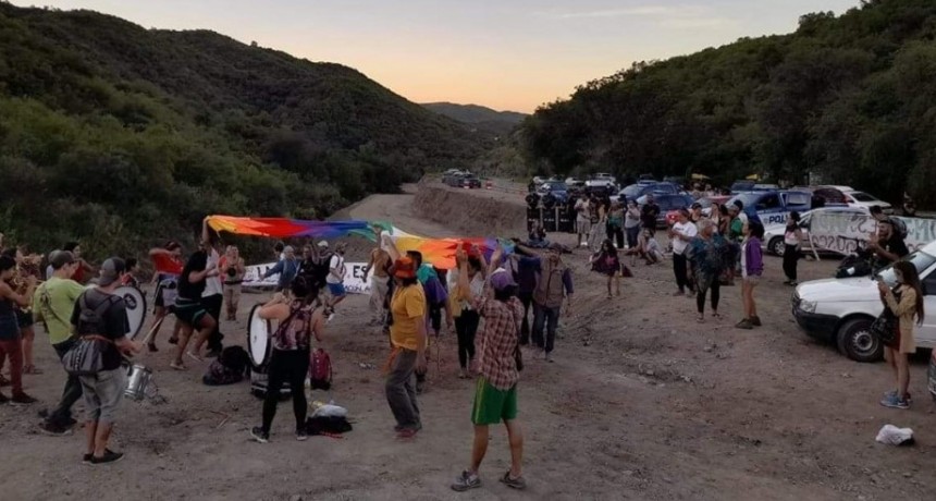 Resistencia a la Autovía-Ruta 5 que avanza sobre el monte nativo en Córdoba