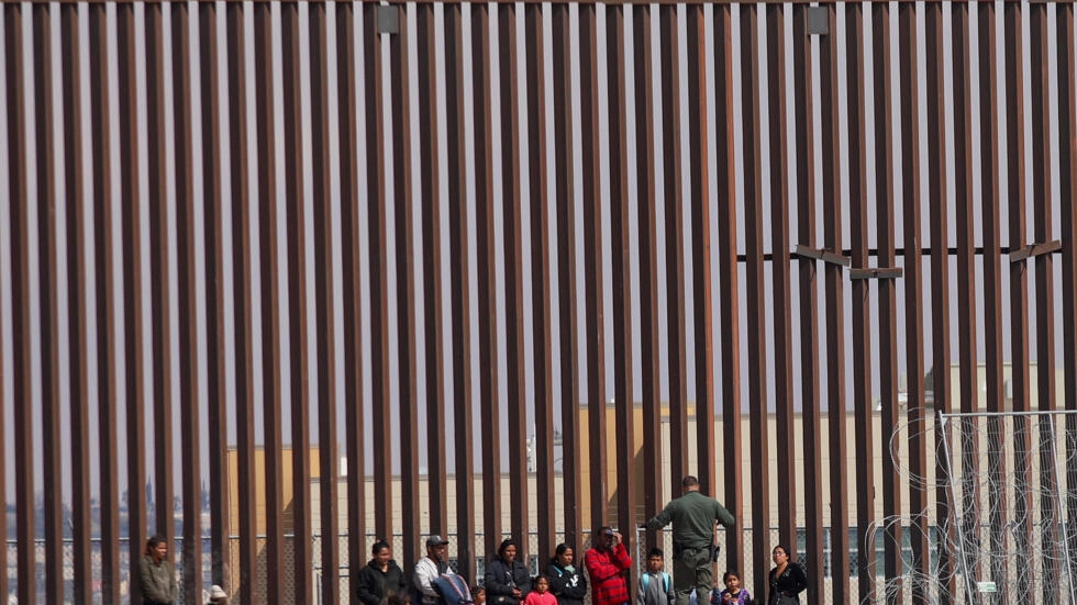 Ley de Texas que permite detener a migrantes, nuevamente suspendida