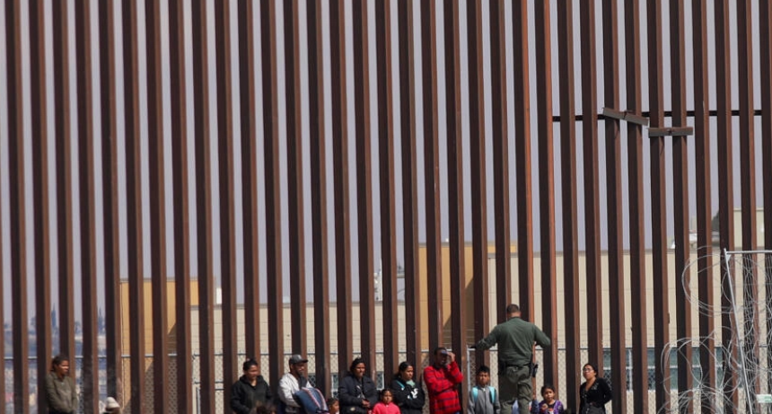 Ley de Texas que permite detener a migrantes, nuevamente suspendida