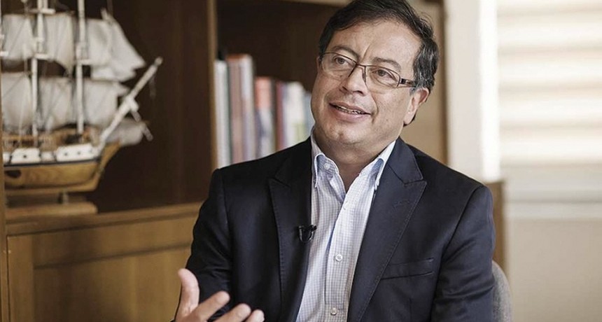 Petro sumó a un exfuncionario de Santos y busca atraer al expresidente Samper