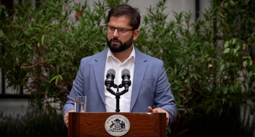 Boric lanzó un plan: transporte congelado, suba de salarios y apoyo a las pymes