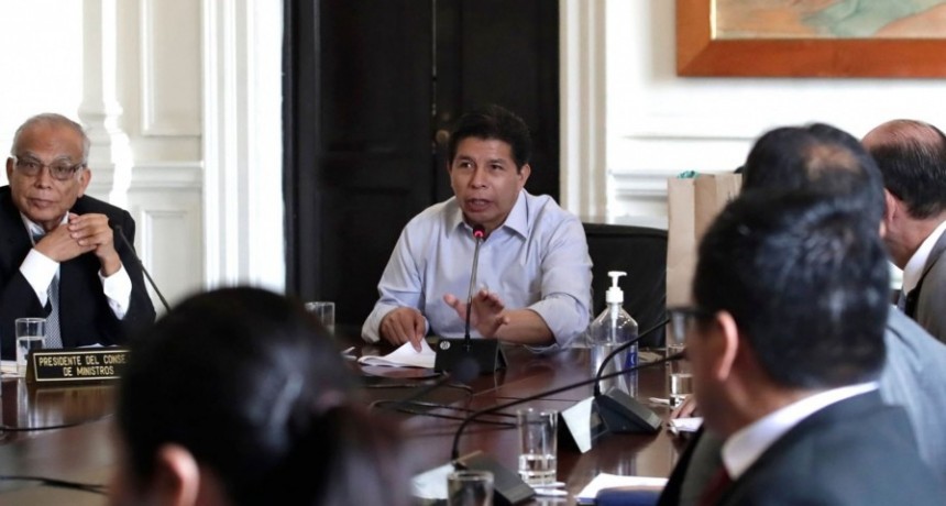 Castillo presentó su iniciativa para una nueva Constitución