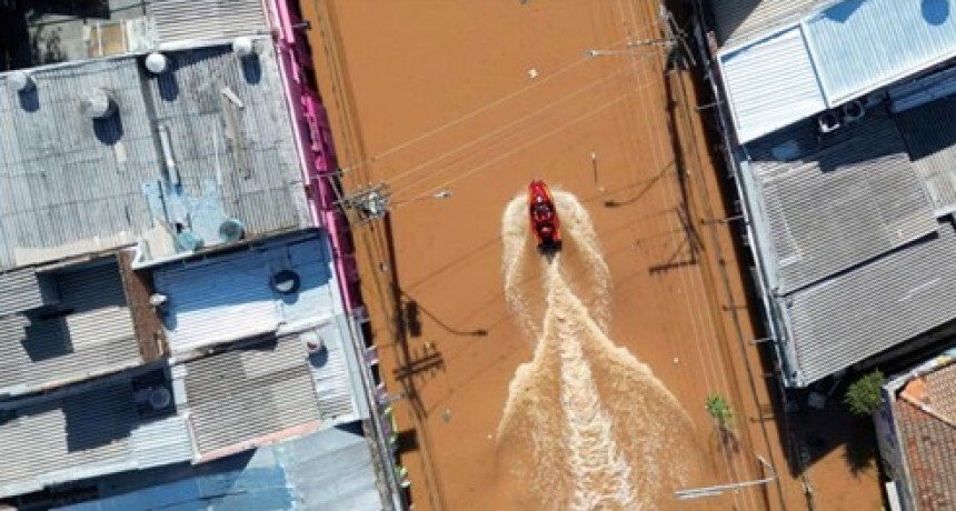 Vuelven las lluvias y prolongan el desastre por inundaciones en Brasil
