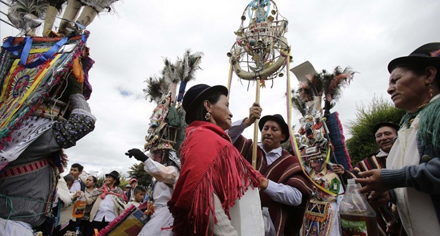 Los indígenas  y  los  gobiernos del Ecuador  