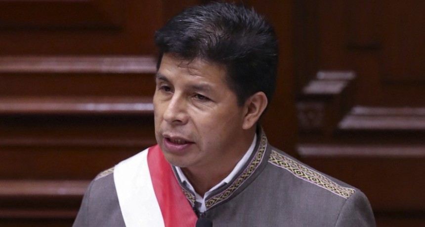Peleas entre Castillo y su partido generan dudas sobre la sobrevivencia del Gobierno
