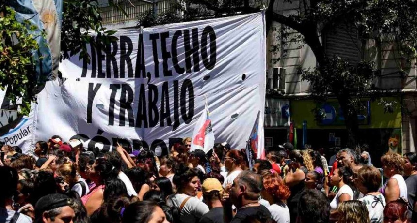 Pensar la época: “El Estado nunca va a responder a las necesidades reales, como la tierra, el techo y el trabajo”