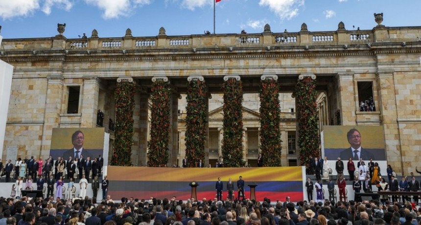 Decenas de actos con cientos de artistas celebraron la asunción de Petro