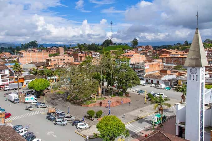 En El Carmen de Viboral, la comunidad pone los muertos, los bandidos las balas y las autoridades la mentira