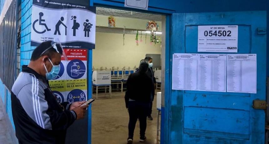 El gran fantasma de la corrupción ensombrece a Perú a un mes de las elecciones regionales