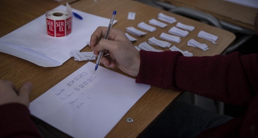 Se impuso el rechazo a la nueva Constitución y partidarios del sí admiten la derrota