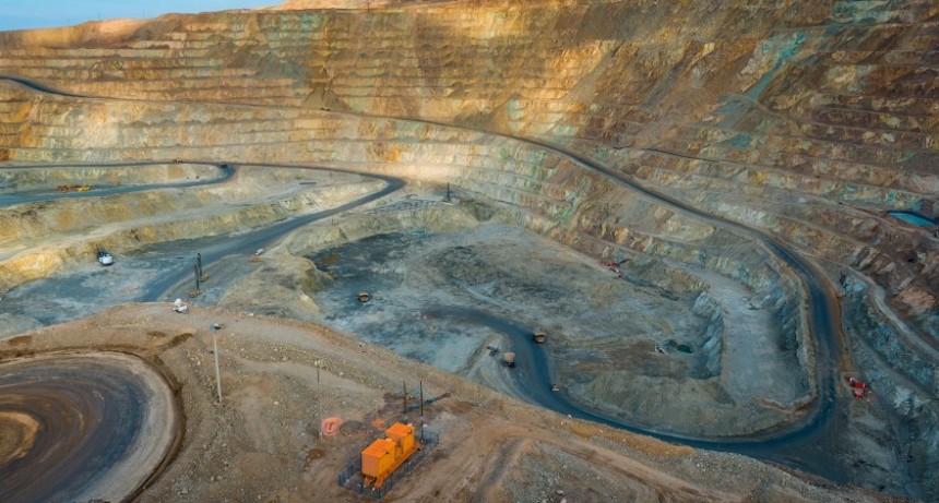 Trabajadores chilenos de la minera de cobre más productiva del mundo anunciaron una huelga