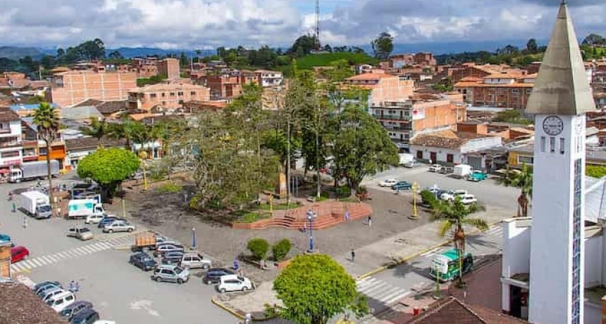 En El Carmen de Viboral, la comunidad pone los muertos, los bandidos las balas y las autoridades la mentira