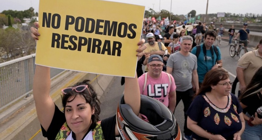 Masiva marcha por la Ley de Humedales y contra quemas intencionales