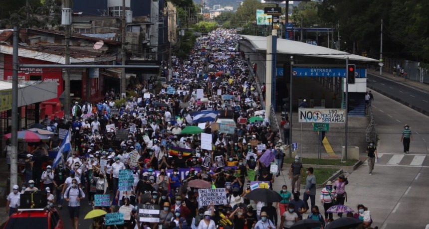 Bukele acusa a la comunidad Internacional de financiar protestas contra su gobierno