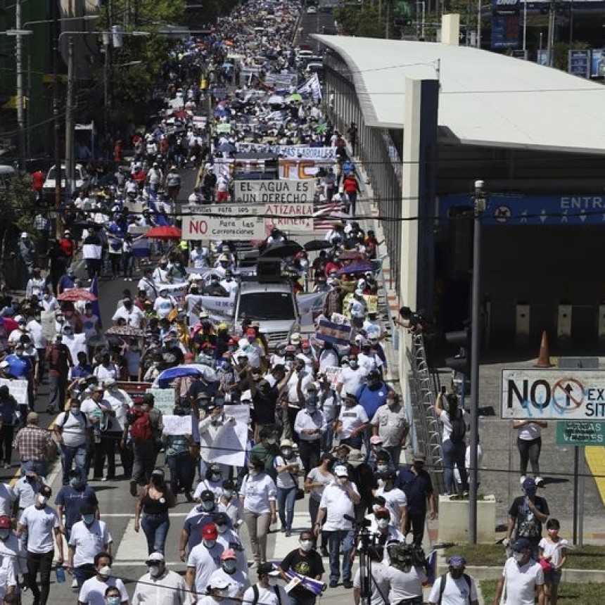 17 de Octubre, masiva marcha en San Salvador, capital de El Salvador
