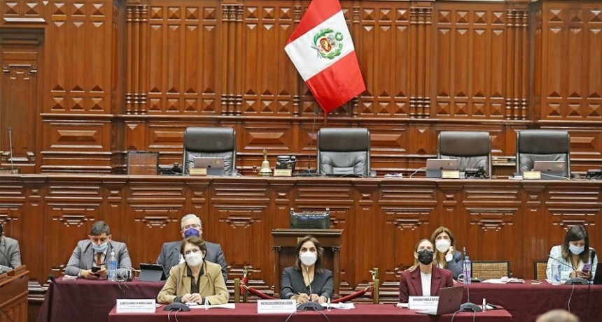 La oposición de derecha va por el primer intento de destituir a Castillo