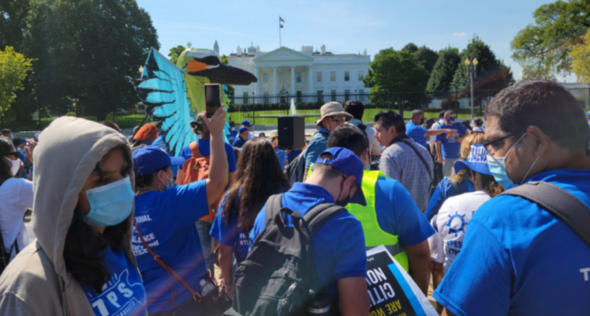 En la incertidumbre 200 mil salvadoreños amparados al TPS