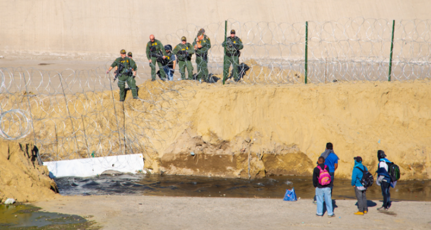 El gobierno no ofrece datos reales sobre migración, señalan salvadoreños en el exterior