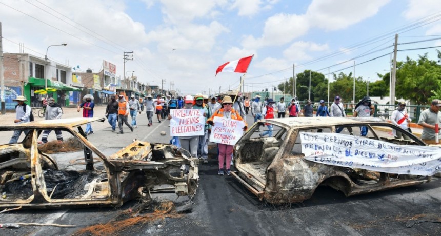 En Perú, un año de incertidumbre da paso a otro que se perfila igual