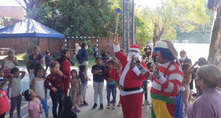 Más de 200 niños y niñas de padres capturados en el marco del régimen de excepción celebran la Navidad