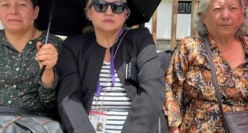 Madres de jóvenes con créditos educativos en Ecuador piden eliminar intereses