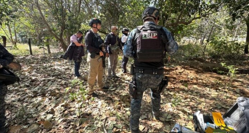 Hallan quince cuerpos en una fosa común en Chiapas, México
